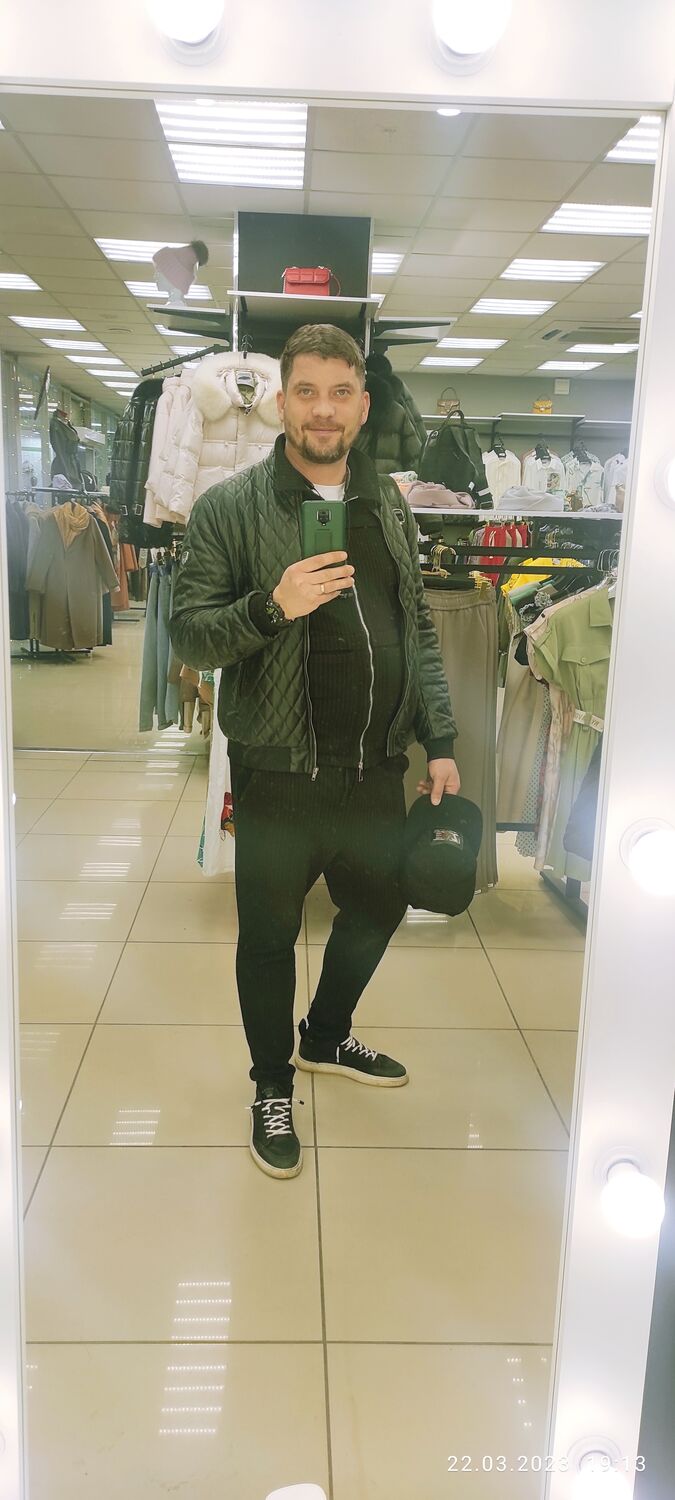  33580271  Mikhail, 40 ,    