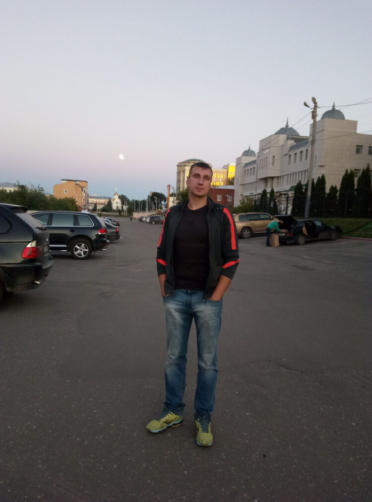  8334341  Kolia, 38 ,    