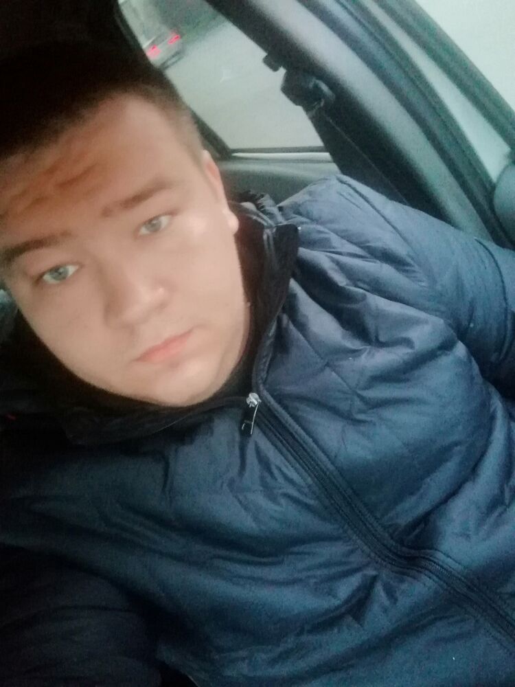  31438291  Konstantin, 35 ,    