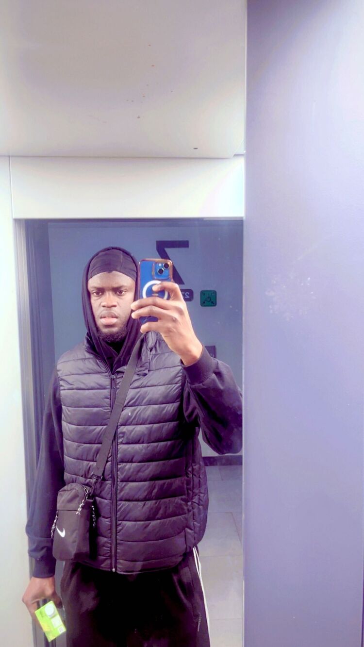  54518111  Frank, 32 ,    