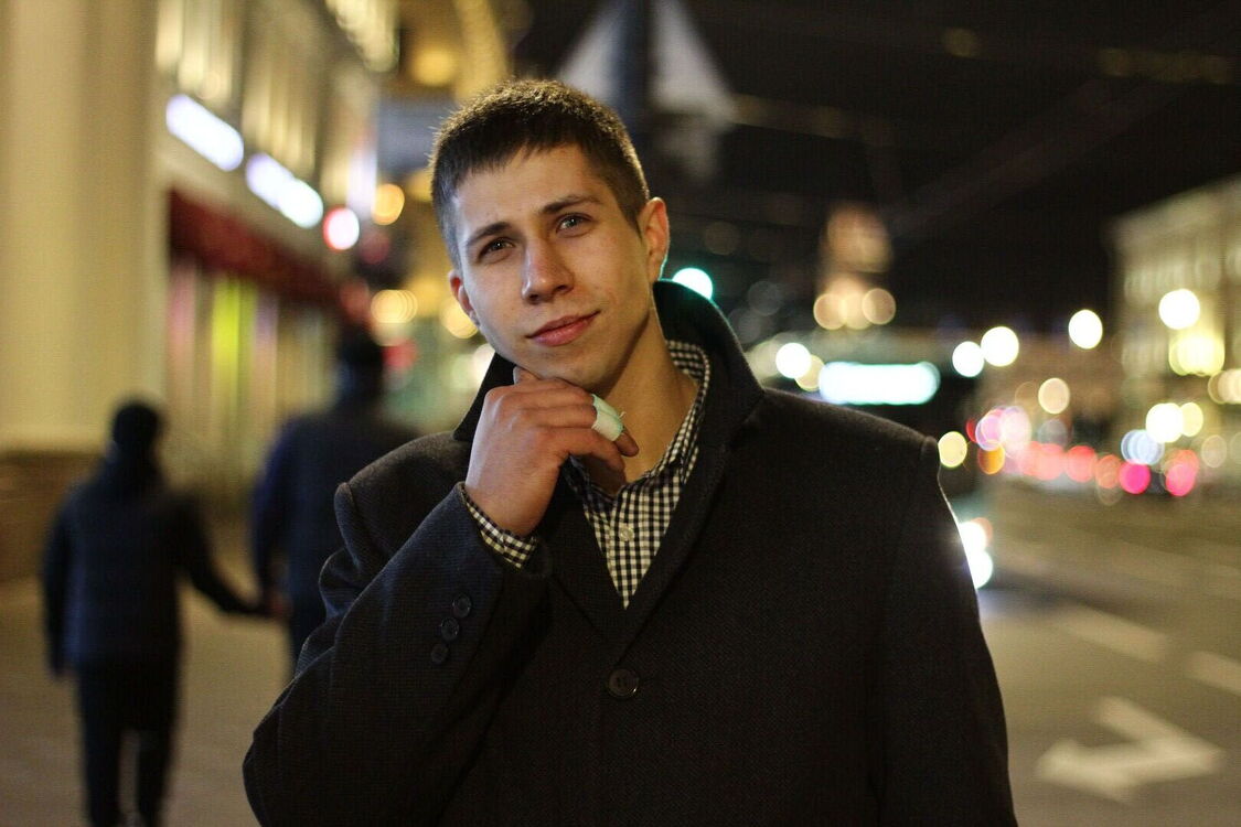  46932151  Alexander, 29 ,    -