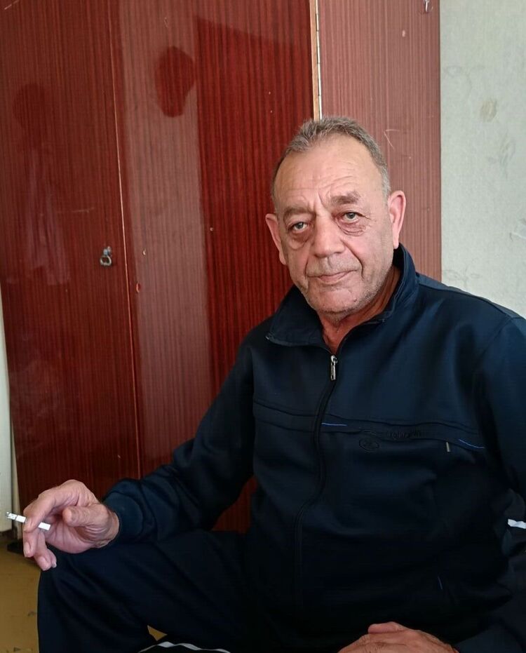  54182341  Zakir, 69 ,    