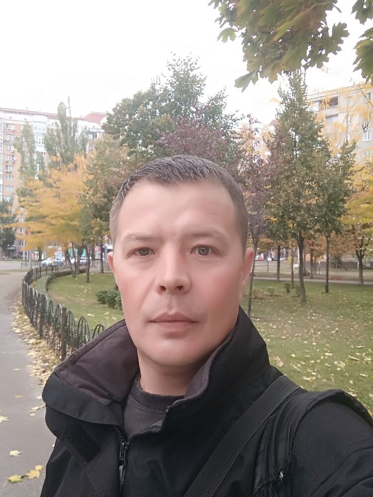  22860711  Pavel, 46 ,    
