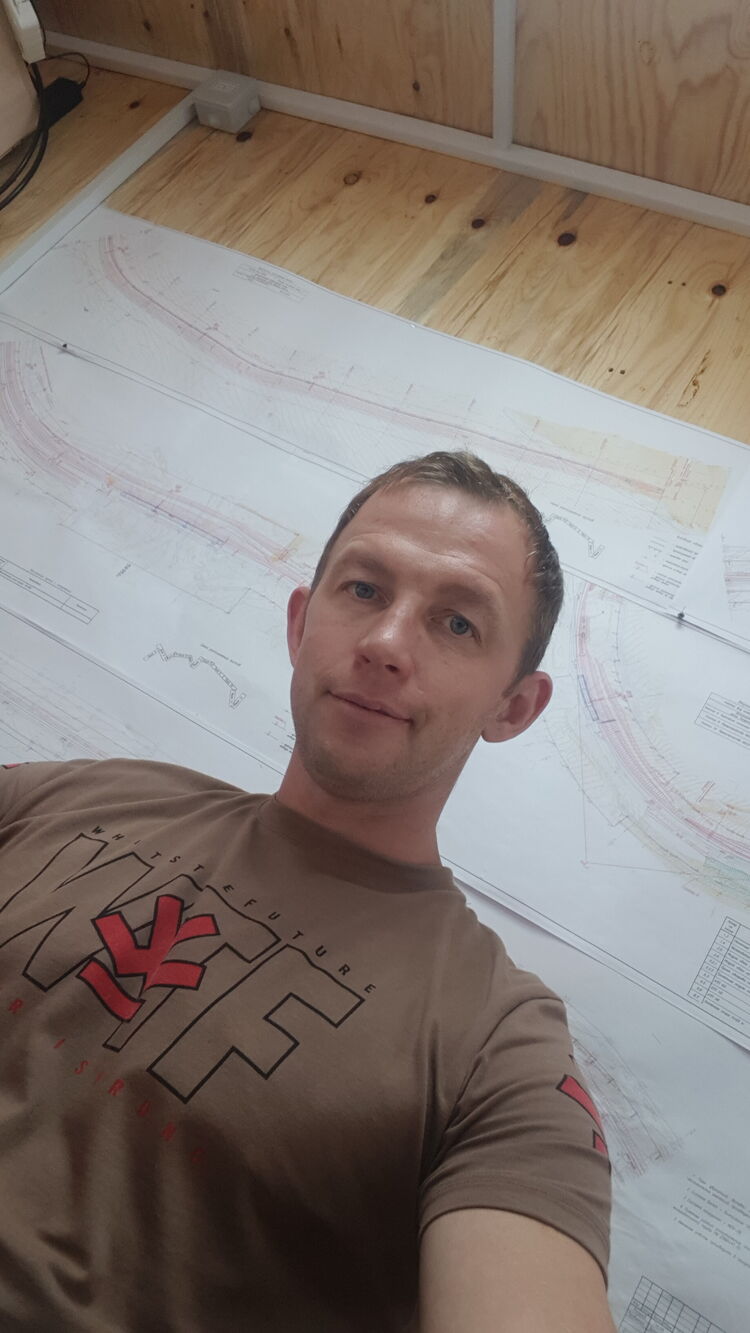  54675601  Denis, 38 ,    