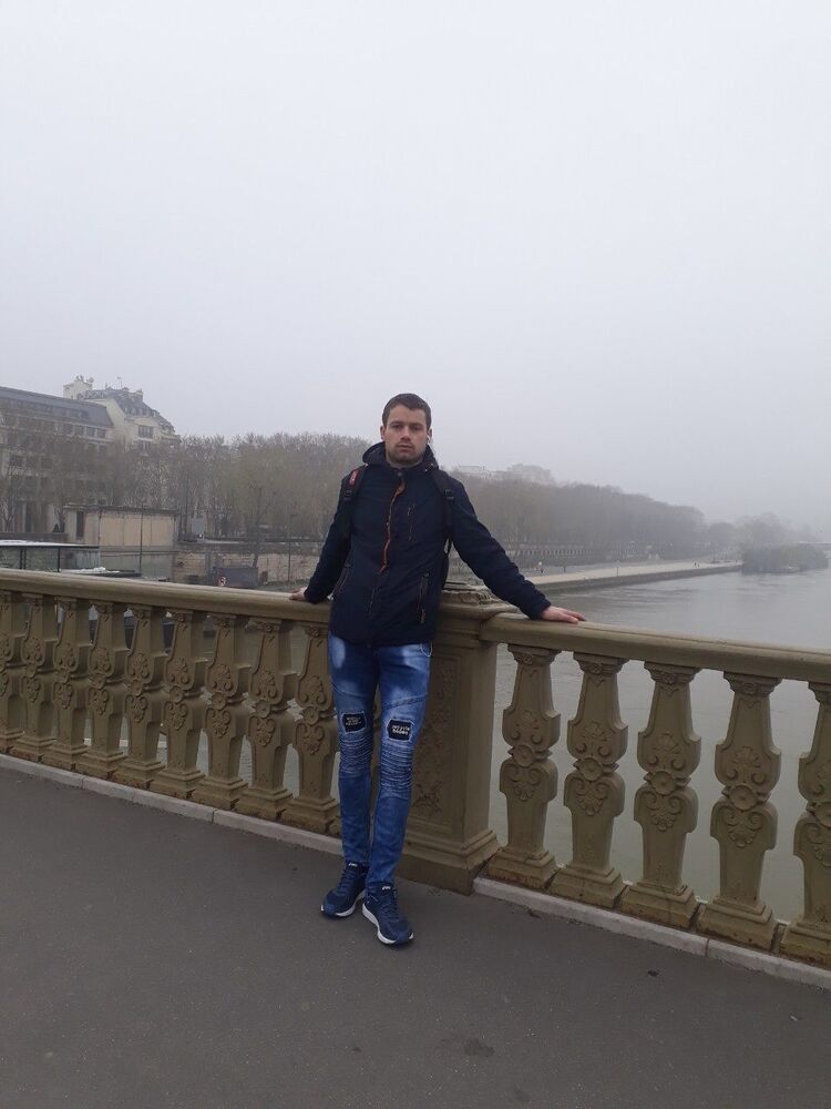  46920341  Nicolae, 31 ,    Charenton-Le-Pont