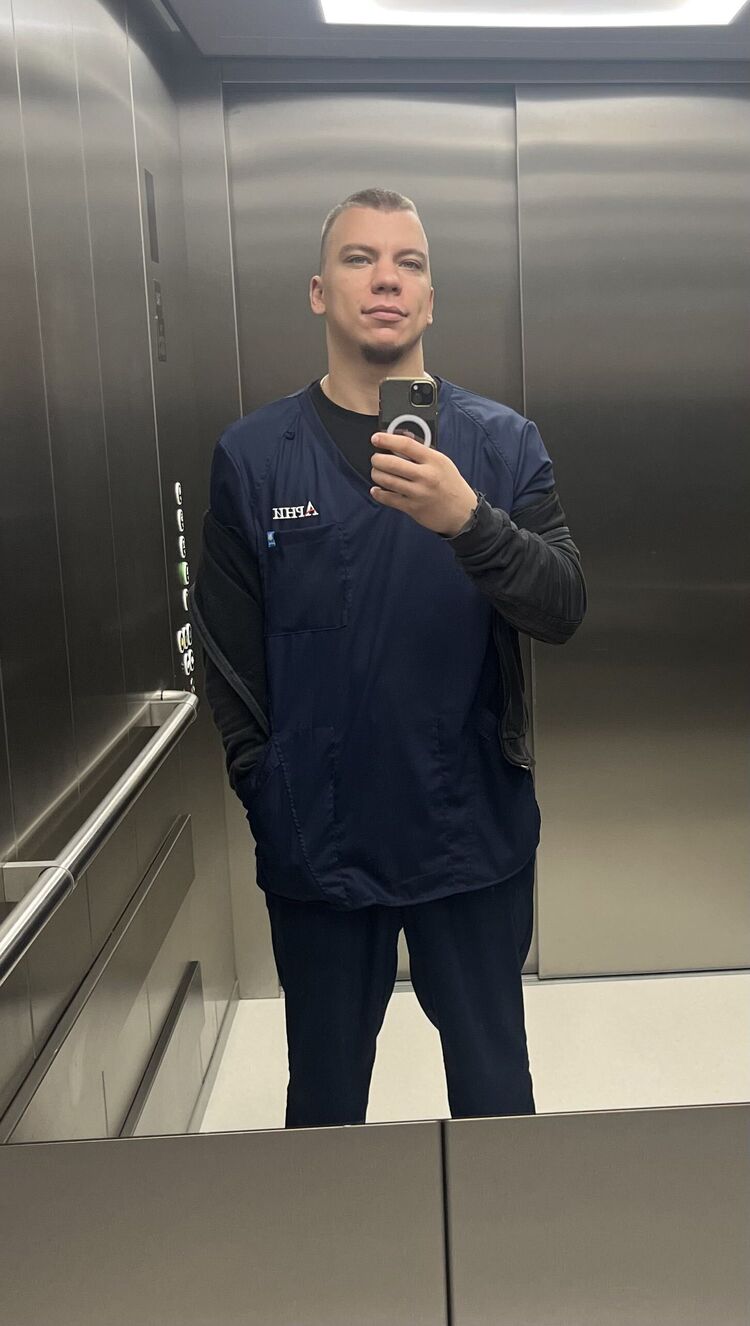  ,   Maxim, 27 ,   ,   , c 