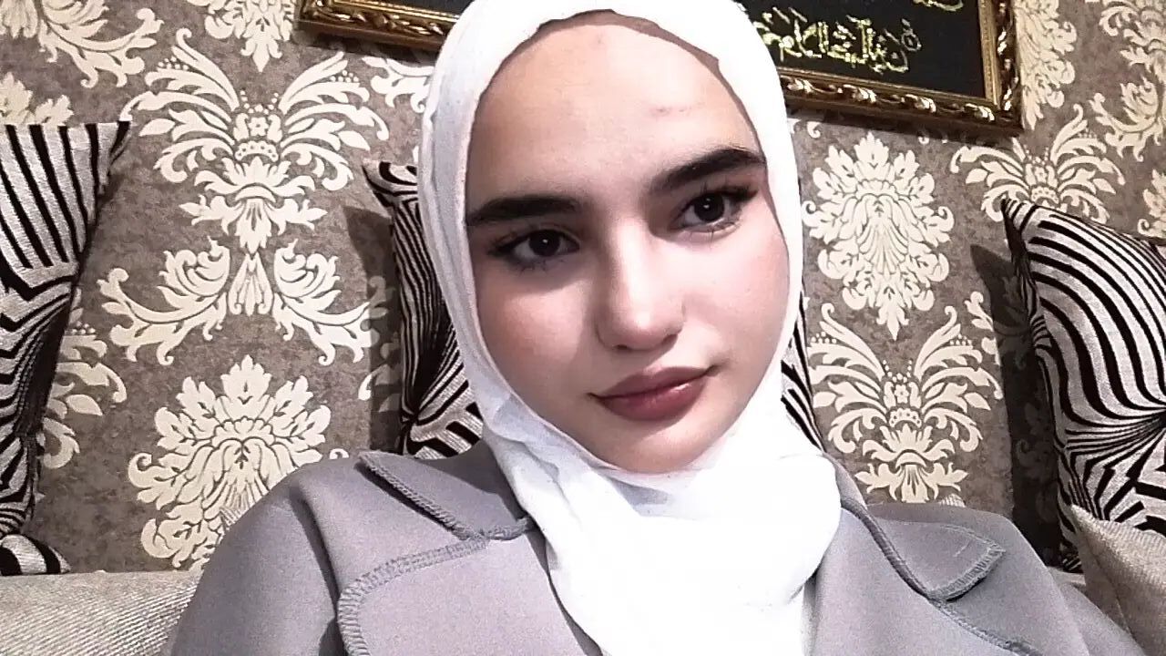  53835811  Fatimat, 18 ,    