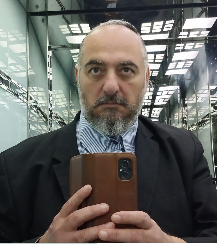  ,   Nikoloz, 47 ,   c 