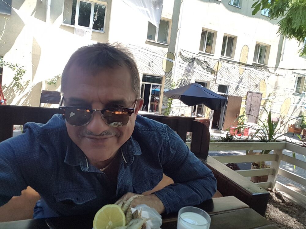  ,   Alberto, 60 ,   ,   , c 