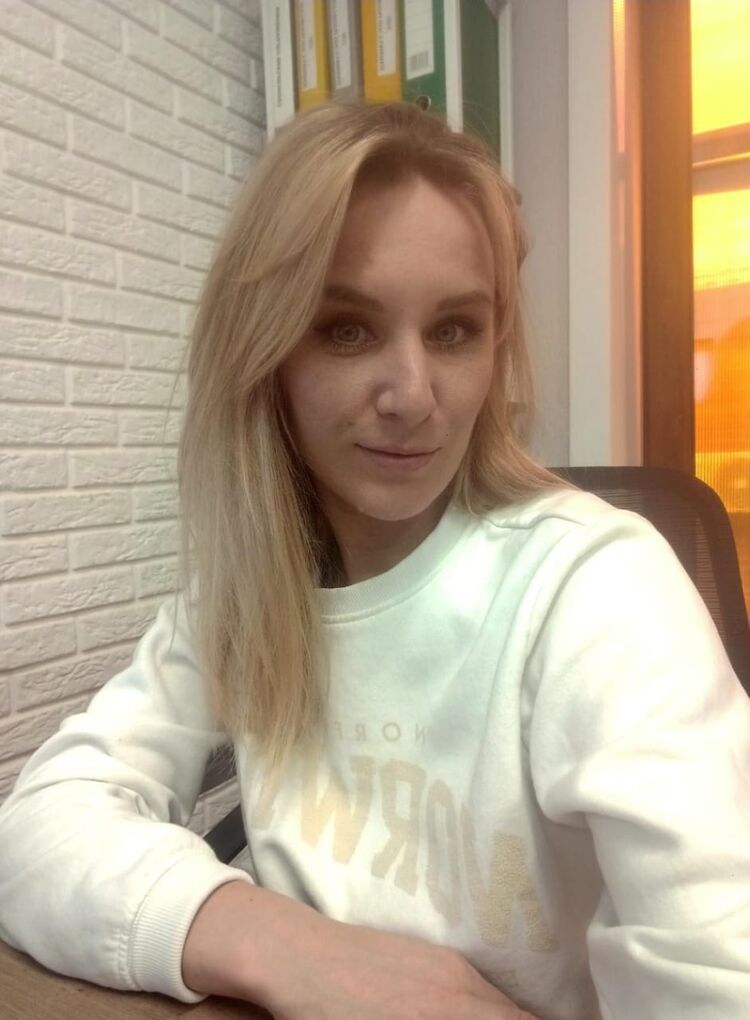  52439151  Valentina, 37 ,    