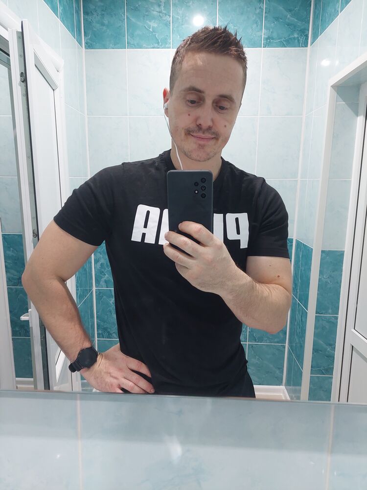  31310791  Artem, 39 ,    -