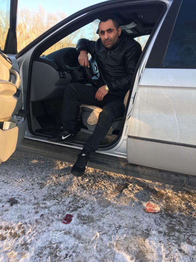  ,   Levon, 44 ,   ,   
