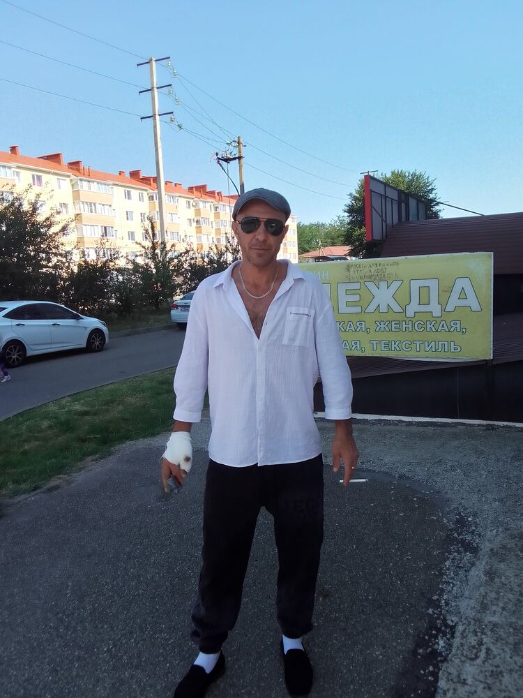  46793741  Valera, 44 ,    