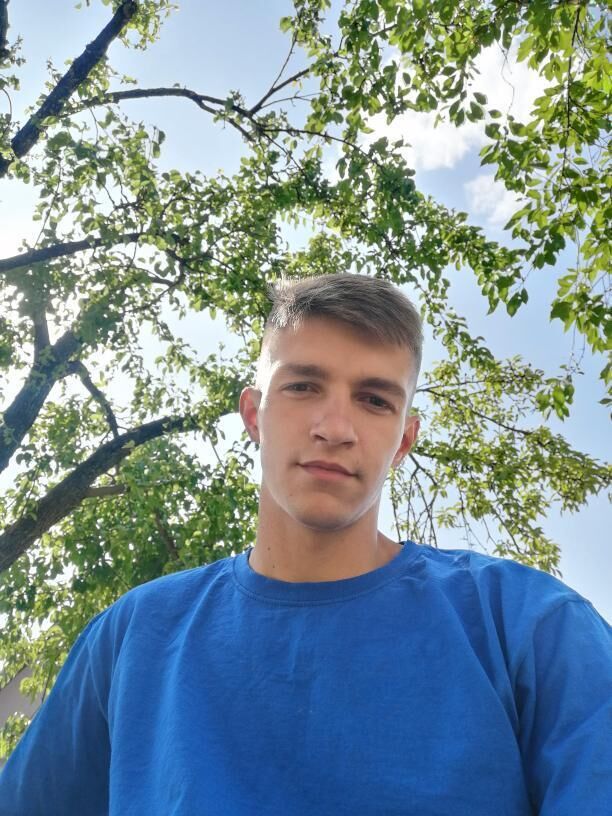  47218631  Maks, 22 ,    