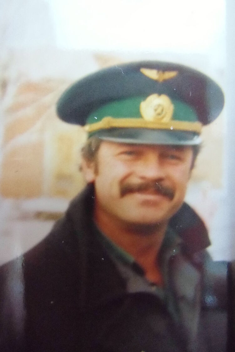  9597151  , 64 ,     