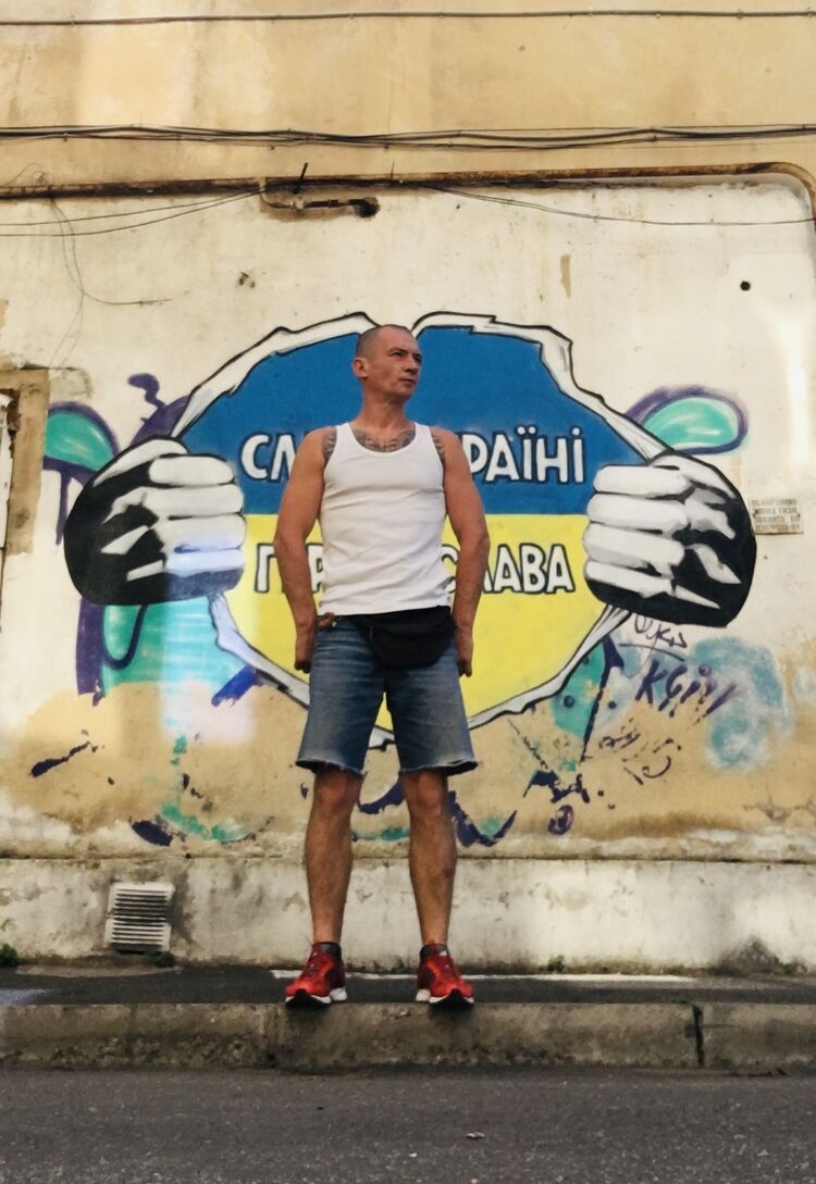  ,   Artur, 46 ,   ,   