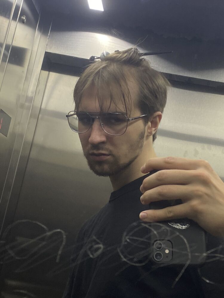  46117541  Daniil, 24 ,    