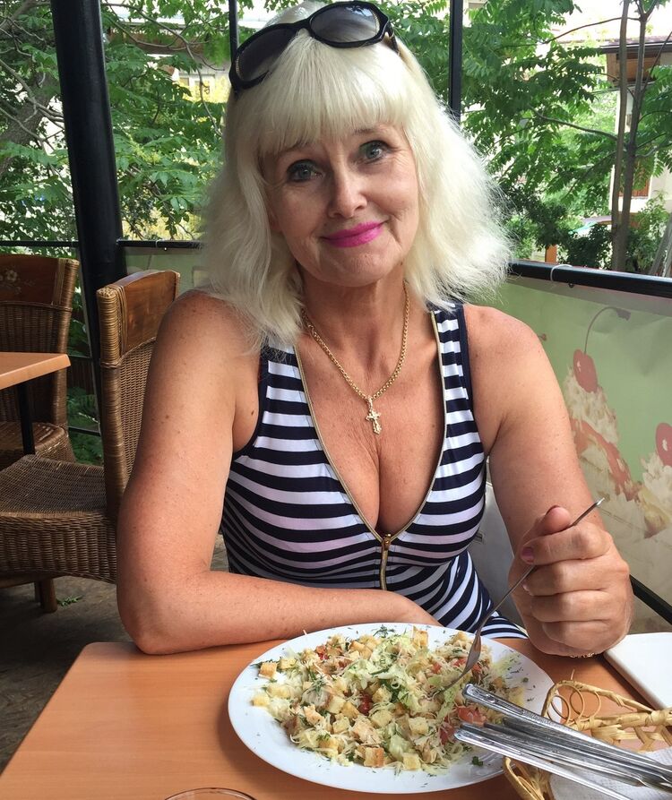  24997031  Kseniya, 57 ,    