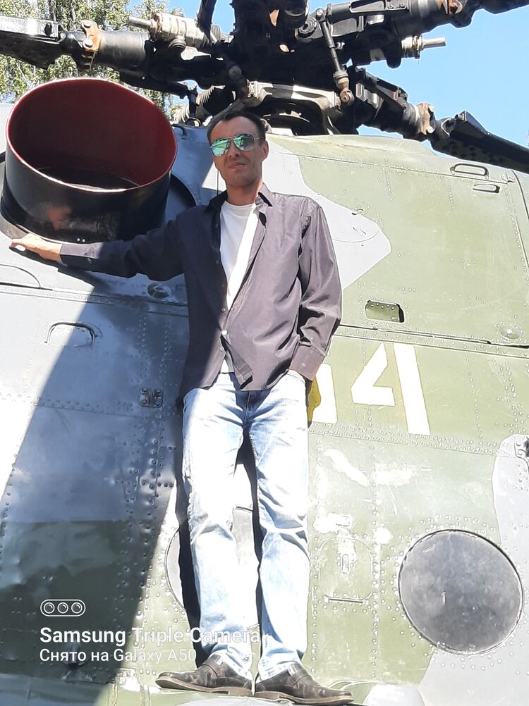  29558261  Viktor, 46 ,    
