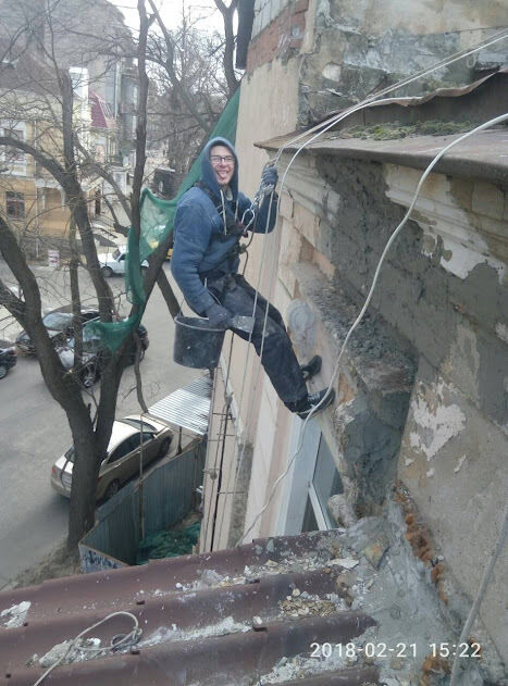  41365391  Andrej, 44 ,    