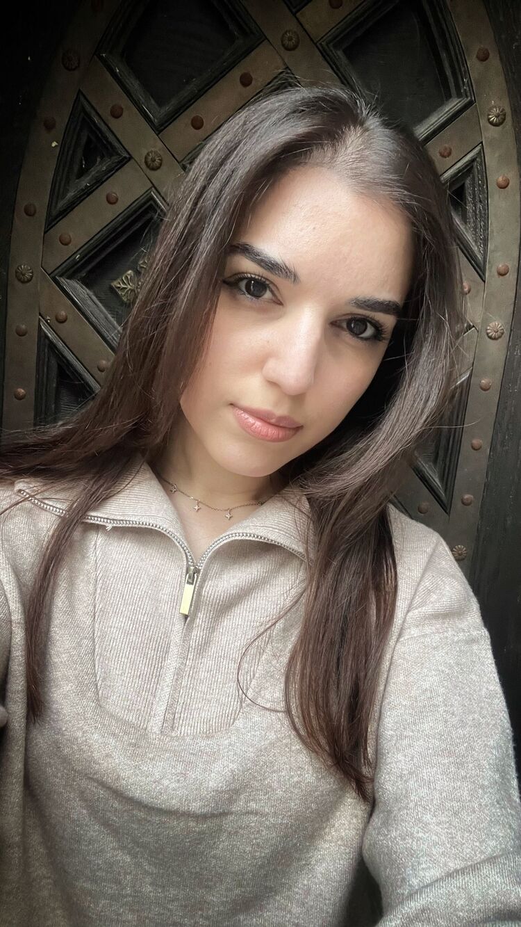  44115551  Kristina, 27 ,    