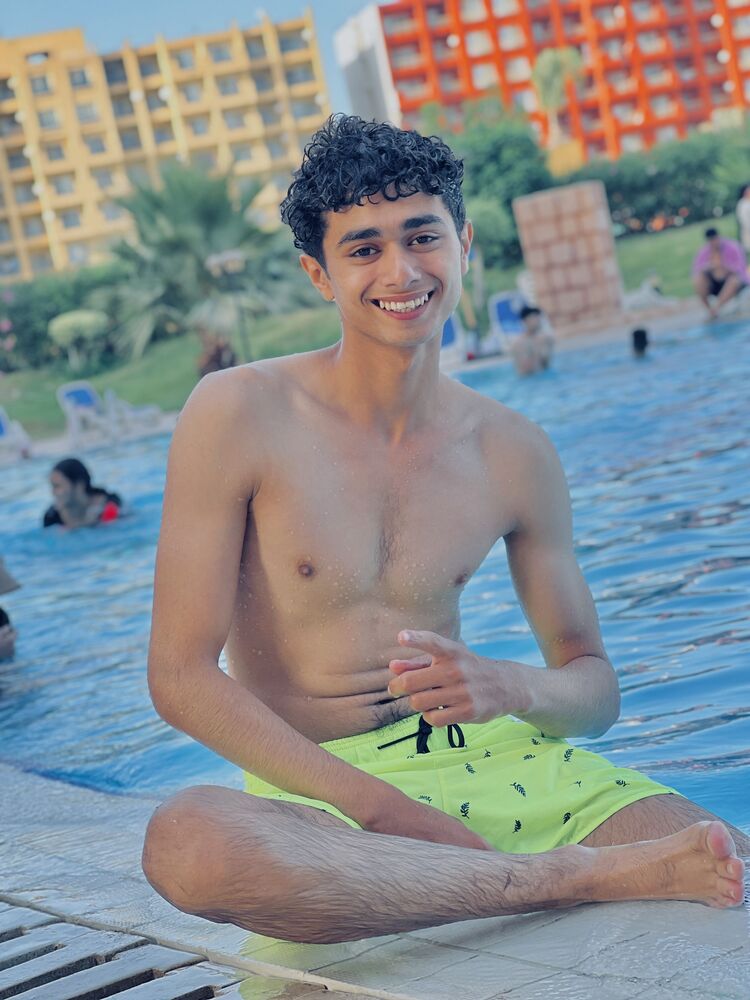  48291601  Nour, 24 ,    