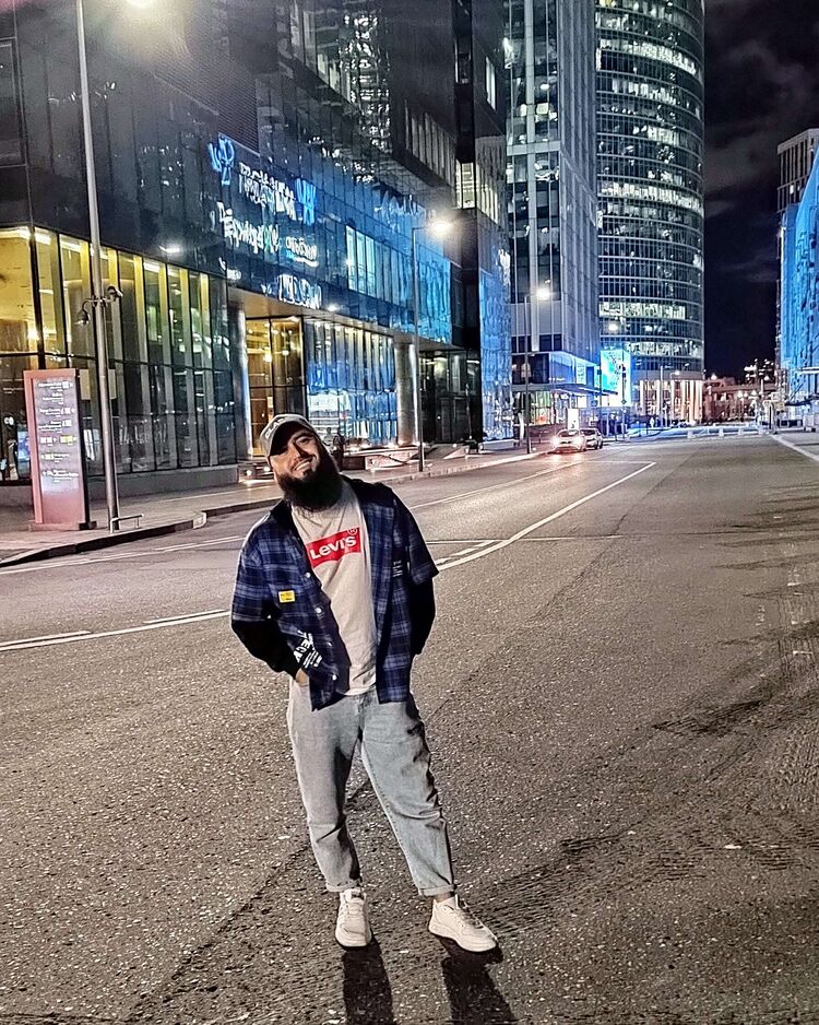  31273681  Akhliddin, 31 ,    