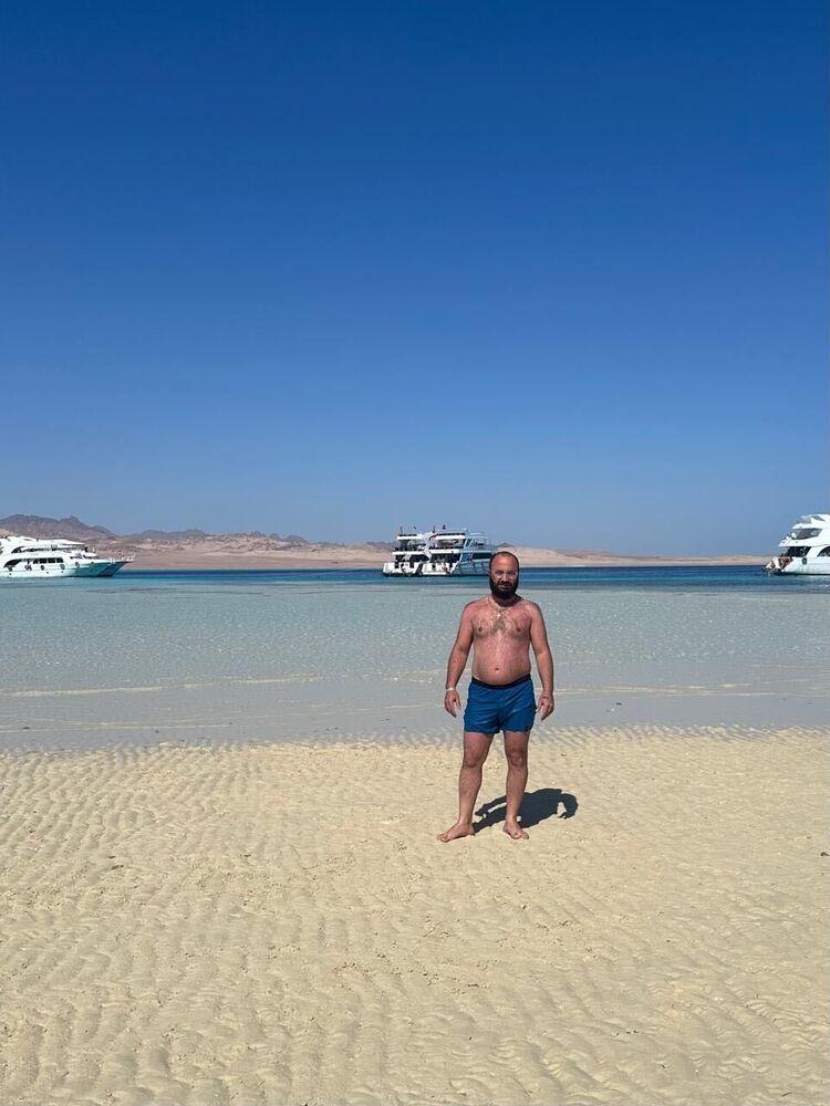  44398501  Artak, 35 ,    