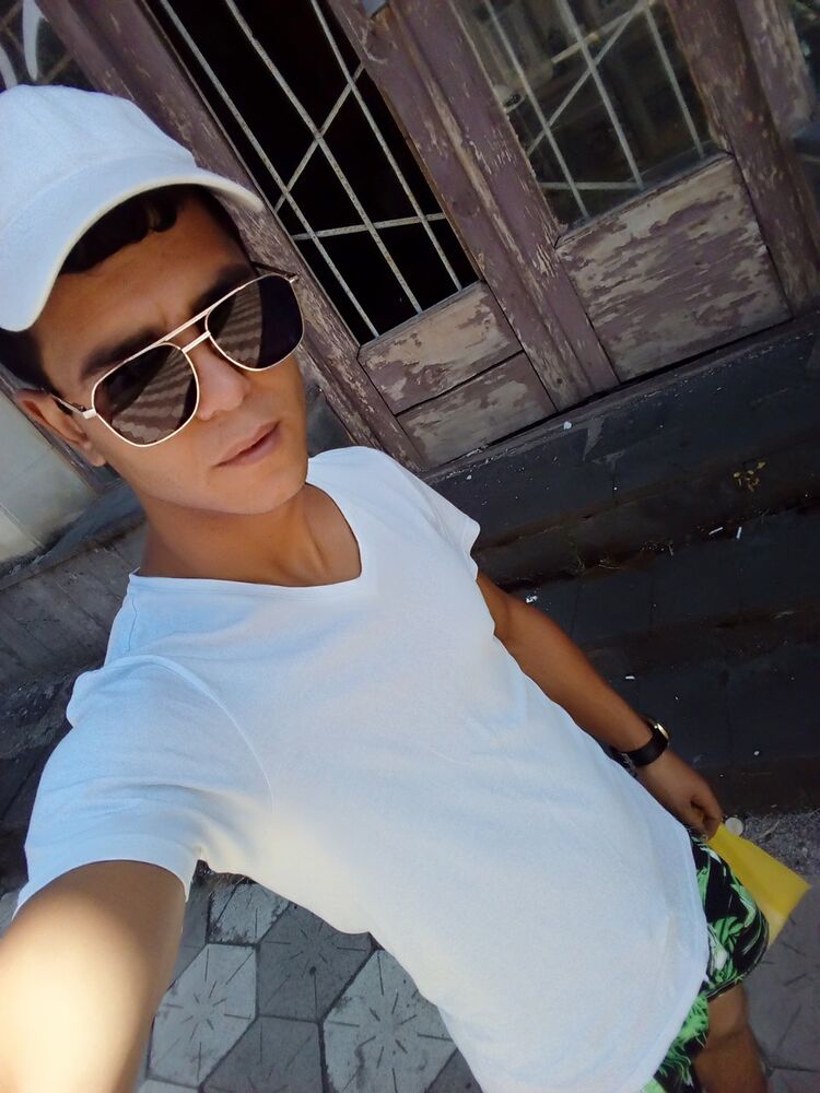 16659631  Artur, 28 ,    