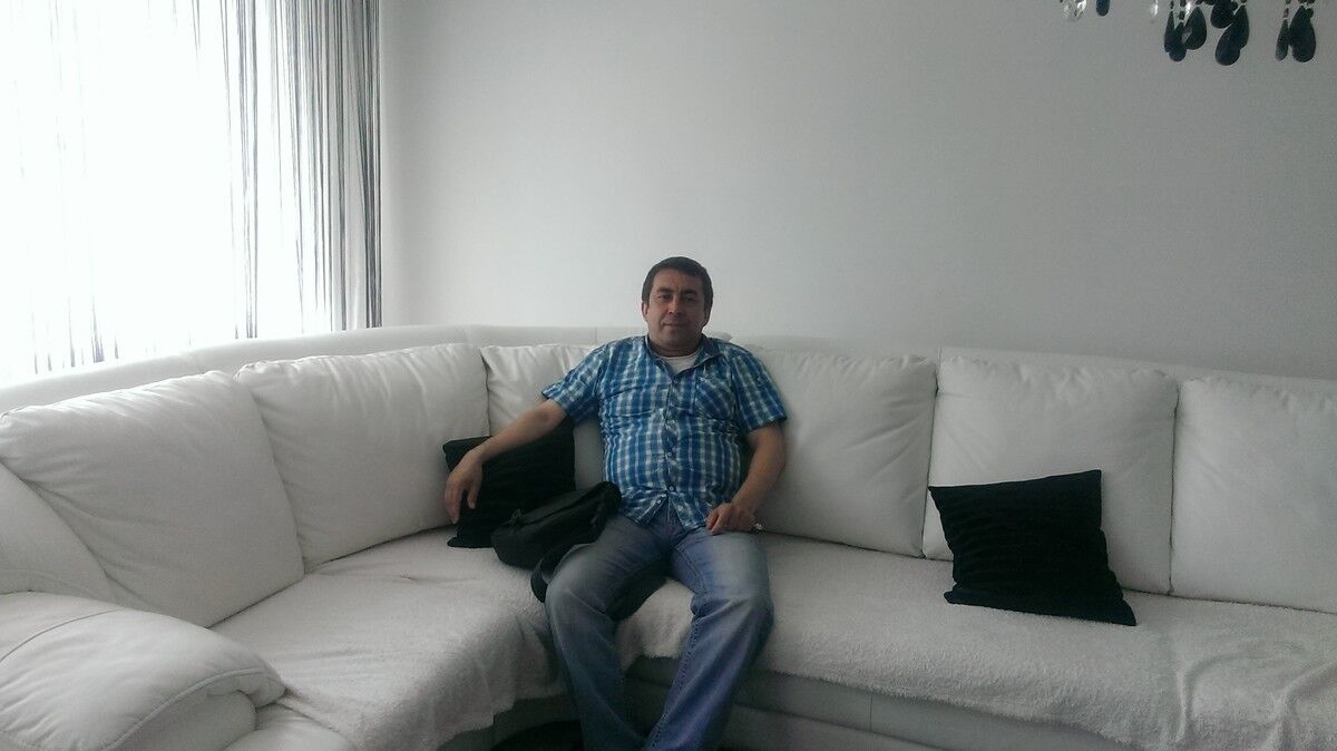  4371501  Shefe, 57 ,    Praha