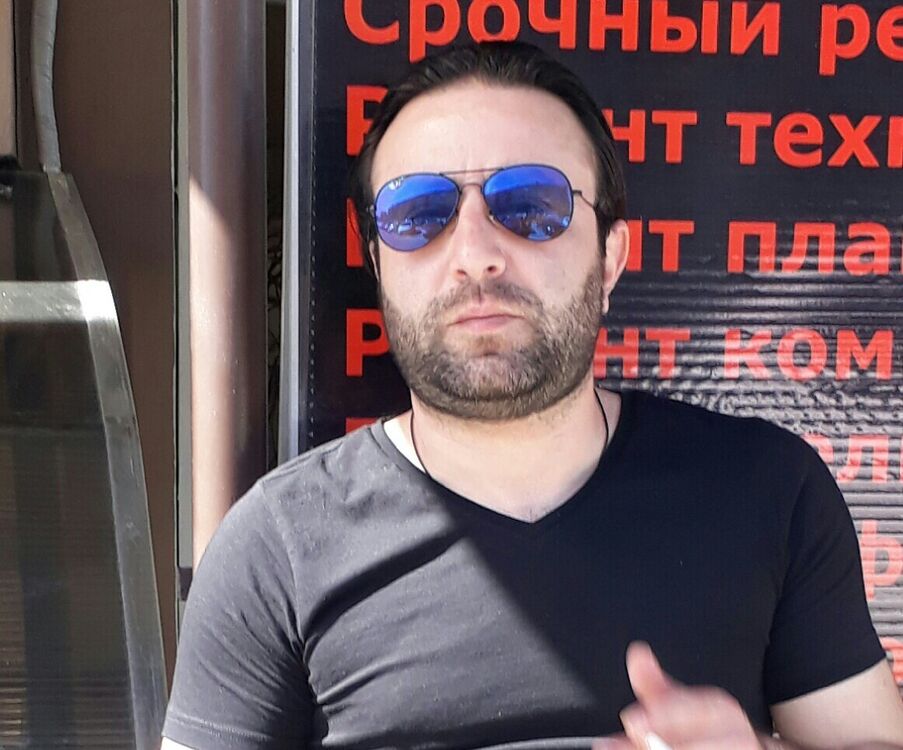  ,   Artur, 43 ,   ,   , c 
