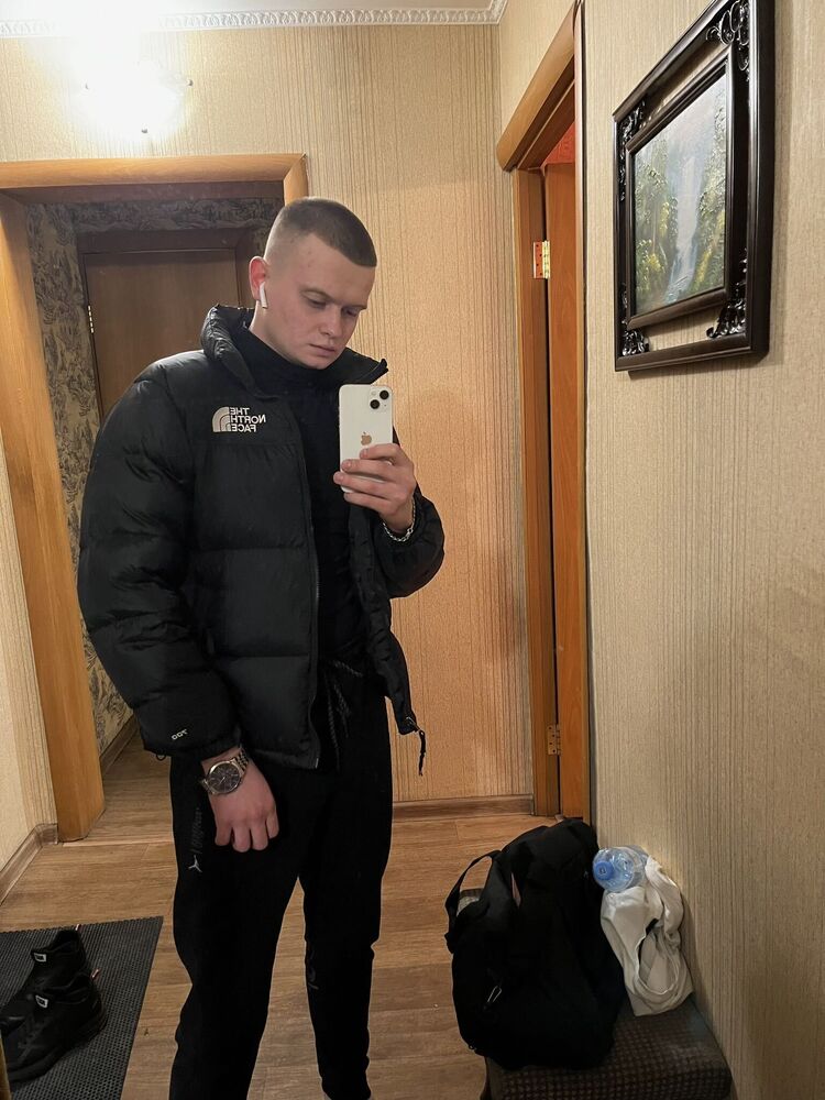  37883761  , 24 ,    