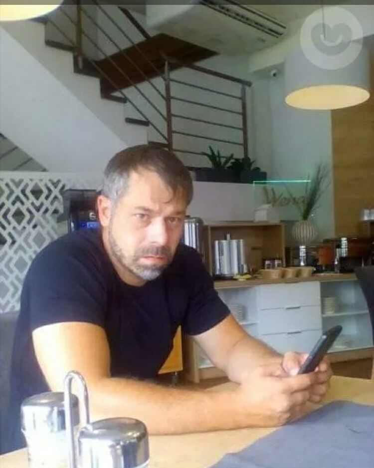  ,   Alex, 44 ,   c 