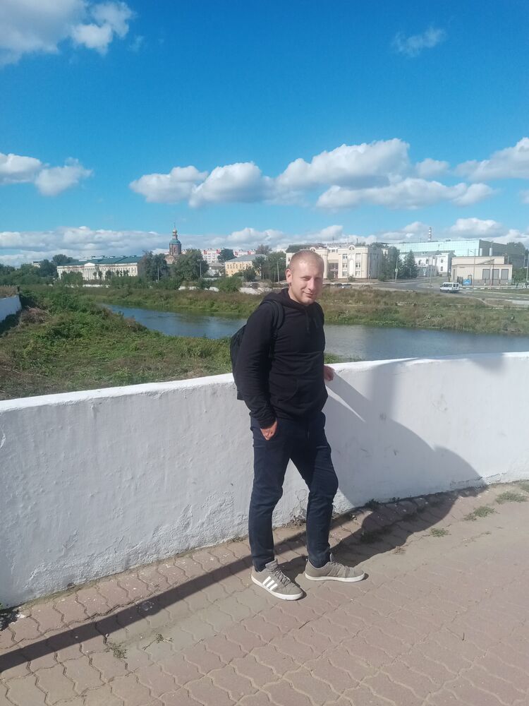  ,   Konstantin, 32 ,   ,   