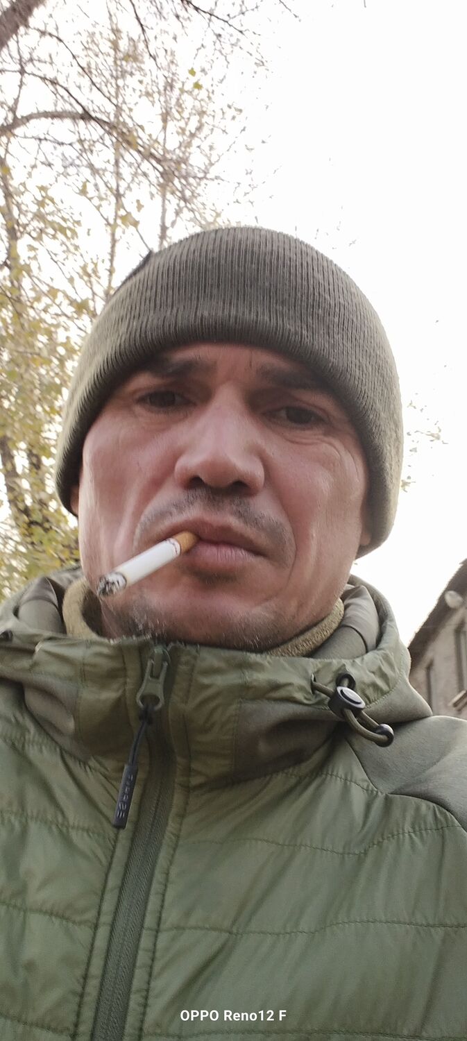  47638851  Den, 46 ,    