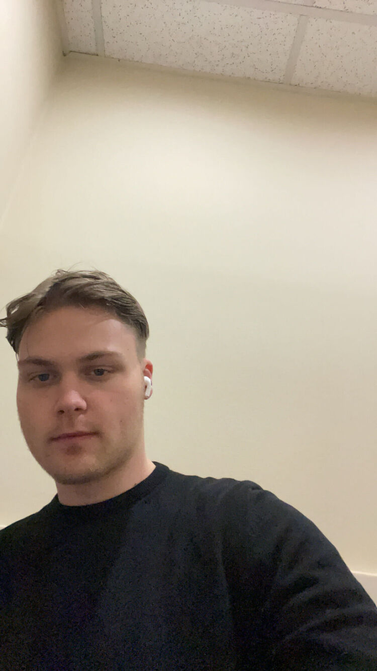  46816661  Philip, 24 ,    