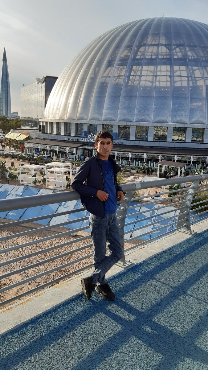  ,   Zarrux, 32 ,     , c 