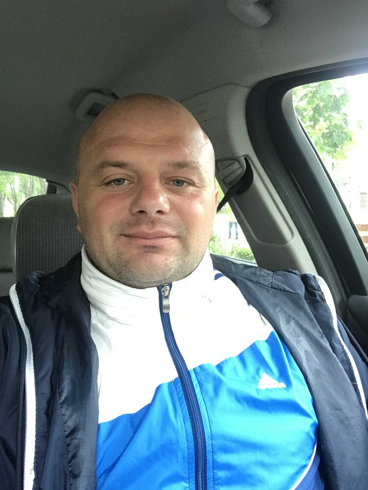  24220411  John, 40 ,    Szczytna