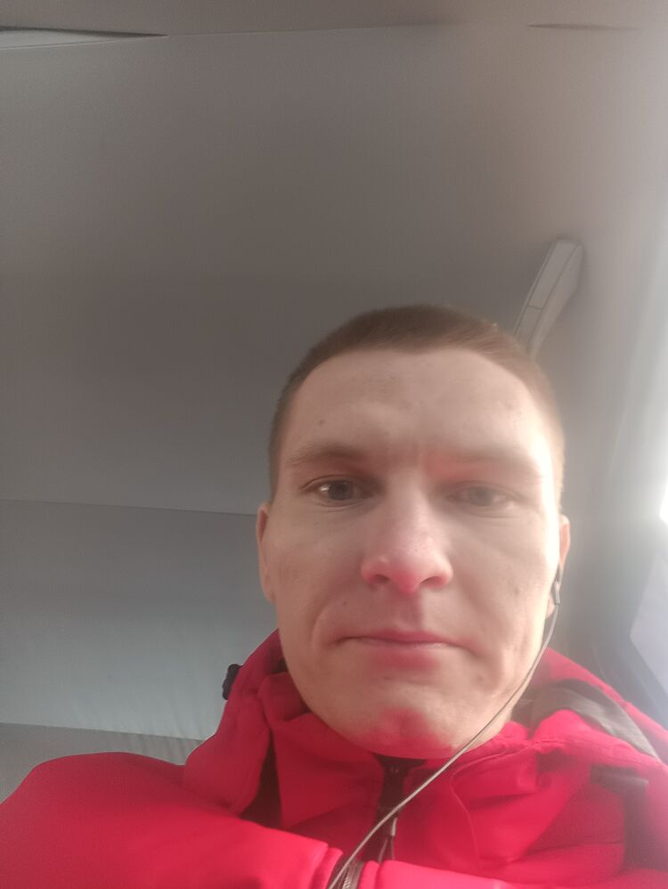  33942001  Viktor, 27 ,    