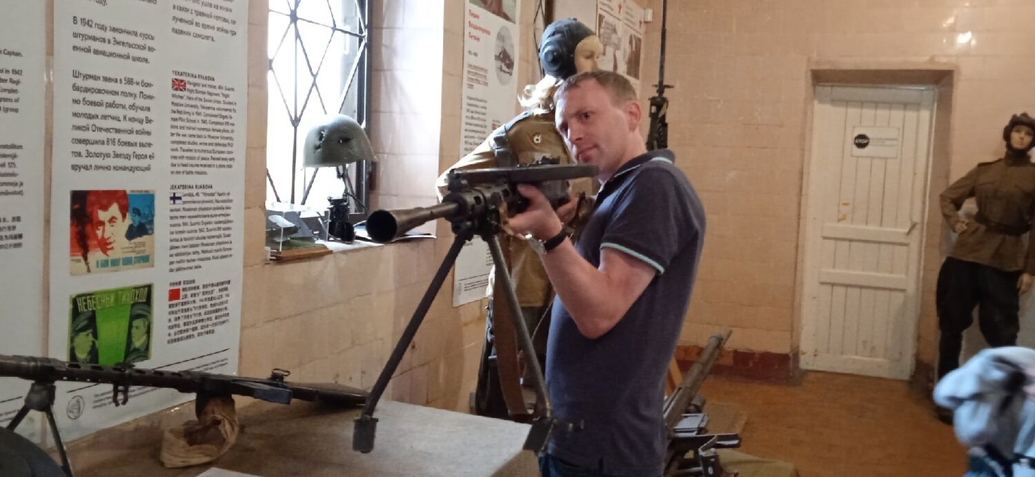  37004441  , 33 ,    -