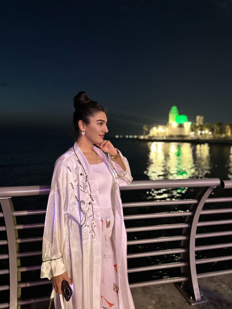  Jiddah,   Queen, 32 ,   ,   