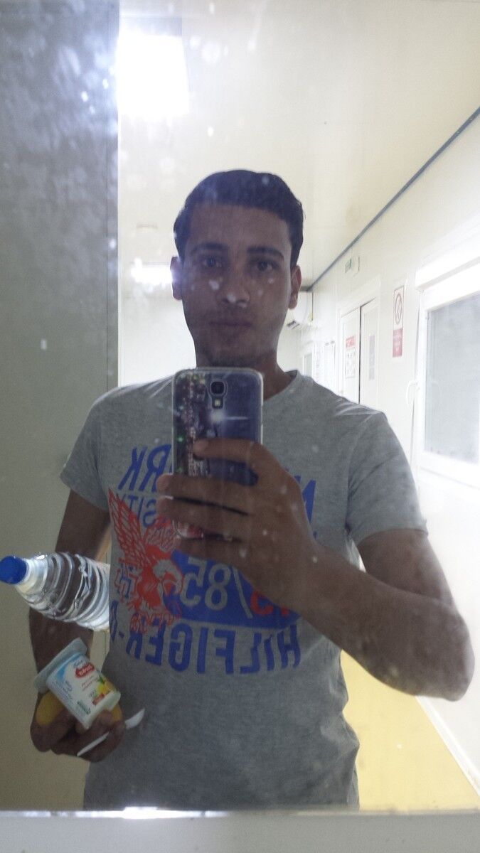  16438801  Abdelatif, 30 ,    Algiers