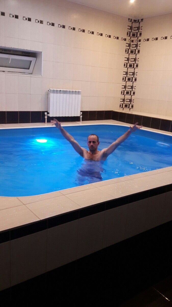  18375731  Alexander, 42 ,    