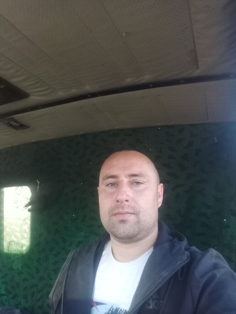  ,   Nazar, 39 ,  
