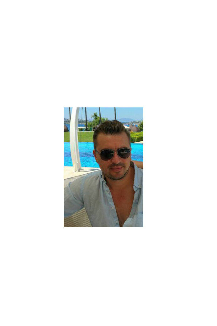  15932101  Serghei, 42 ,    