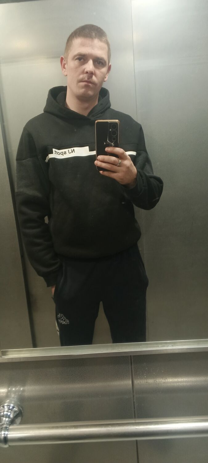  48254701  Viktor, 33 ,    -