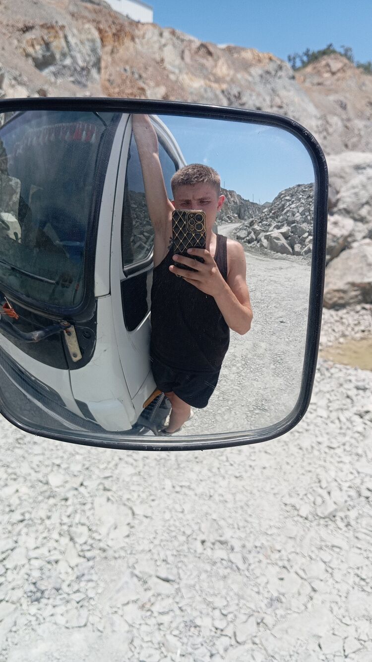  52519621  , 23 ,    -