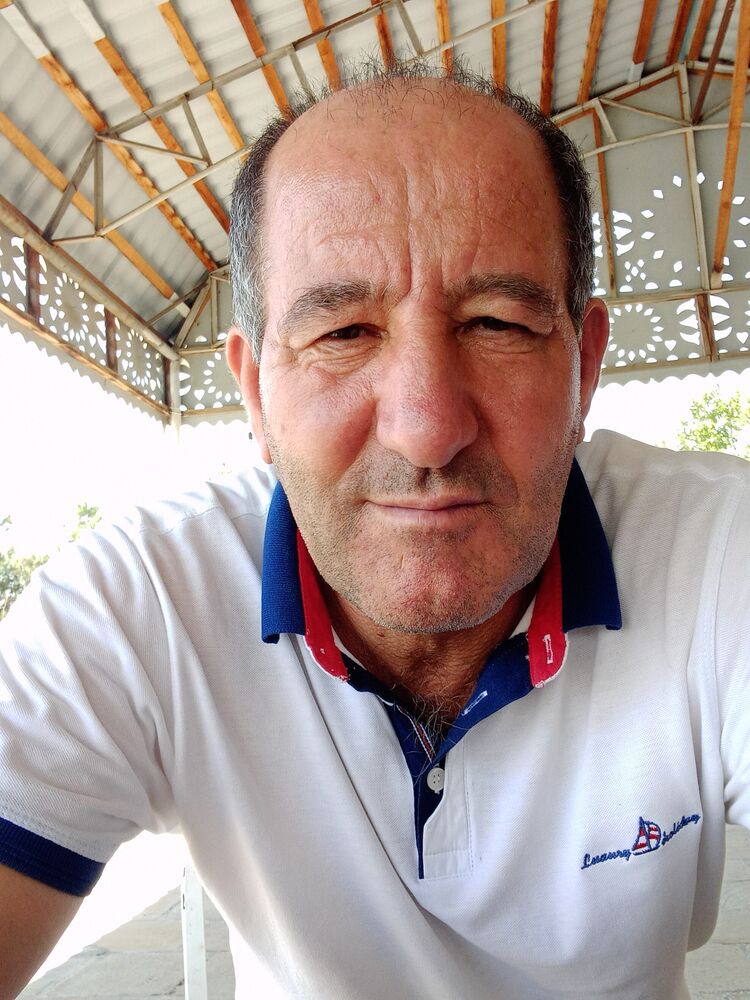  ,   Kamil, 61 ,   ,   
