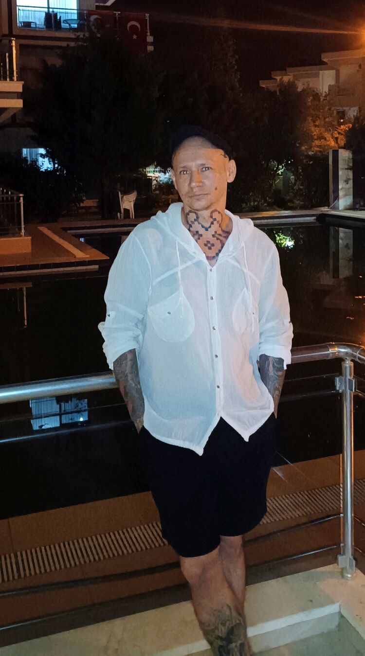  --,   , 42 ,   