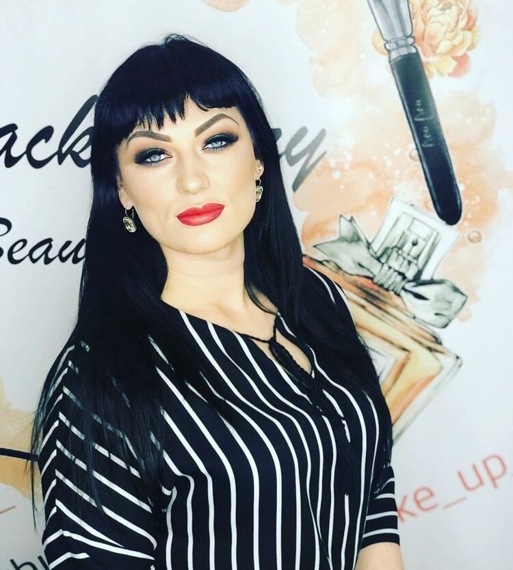  ,   Veronicka, 32 ,  